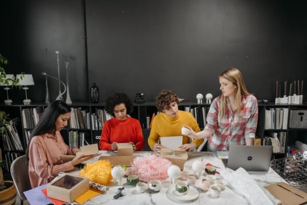 Startup Business Ideas for Girls With Small-Scale Investment in 2026