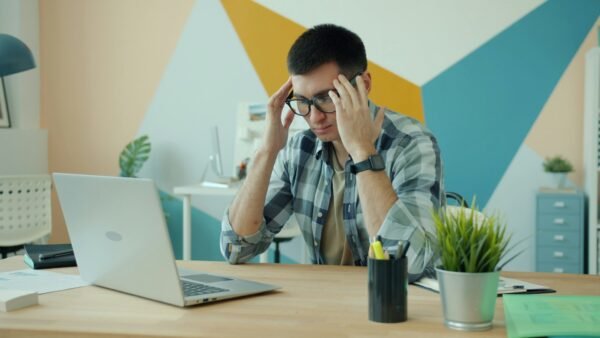 How to Clean Laptop Screen Safely